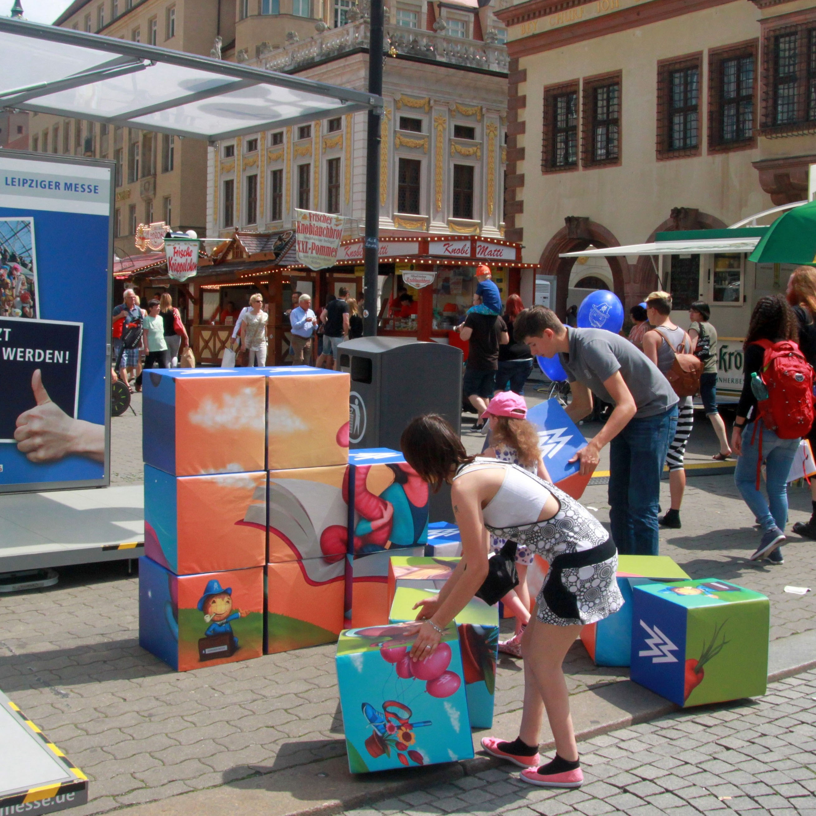Sitzwürfel als Puzzlespiele für Outdooranwendungen. Puzzlespiele